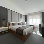 酒店 Sera Center