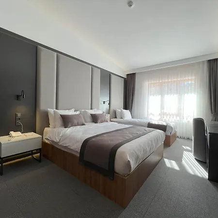 Hotel Sera Center