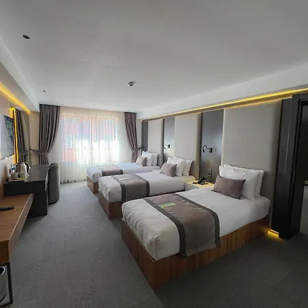 Hotel Sera Center