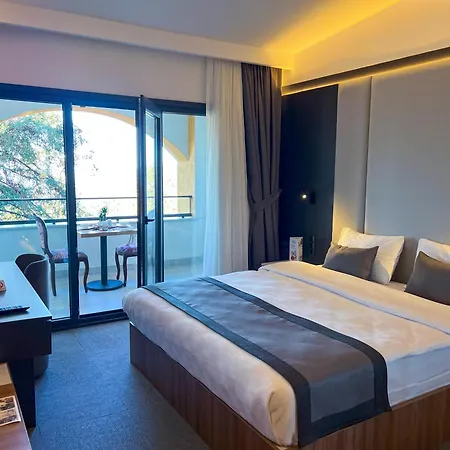 Hotel Sera Center