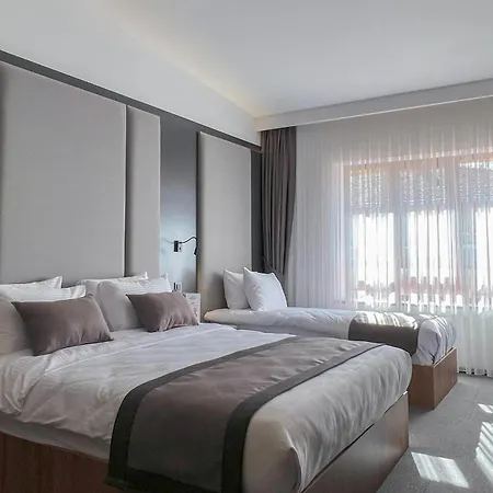 Hotel Sera Center